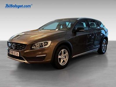 Brun Begagnad 2017 Volvo V60 CC Summum Kombi | 229 000 kr (Marknadspris)