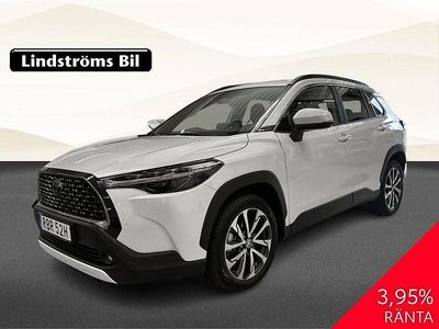 Vit Begagnad 2024 Toyota Corolla Cross Style SUV | 399 900 kr (Marknadspris)