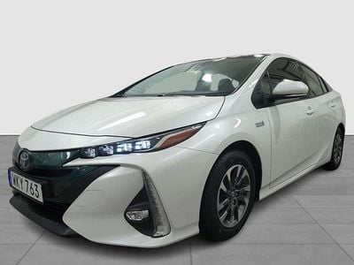 Begagnad Toyota Prius Plug-in Hybrid 124 HK (91 kW) 2018 Vit Halvkombi