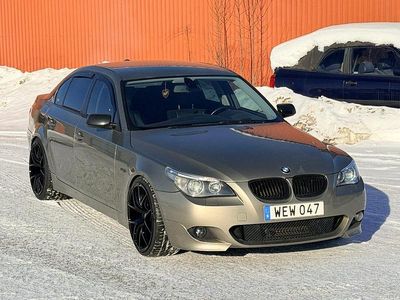 Begagnad BMW 530 231 HK (169 kW) 2005 Olivin metallic Sedan
