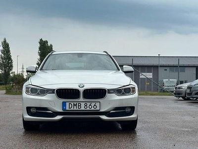 Begagnad BMW 318 Sport Line 143 HK (105 kW) 2014 Vit Kombi