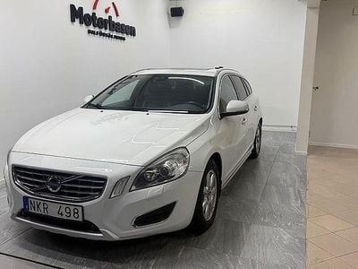 Begagnad Volvo V60 Summum 215 HK (158 kW) 2011 Vit Kombi