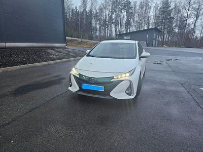 Begagnad 2017 Toyota Prius Plug-in Hybrid Halvkombi | 215 000 kr