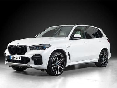Mineralvit metallic Begagnad 2023 BMW X5 M Sport SUV | 849 000 kr