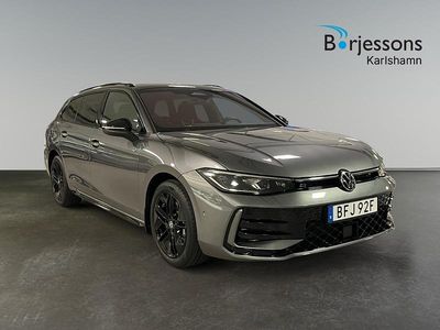 Grå Begagnad 2024 VW Passat R-line Kombi | 529 000 kr (Dyr)