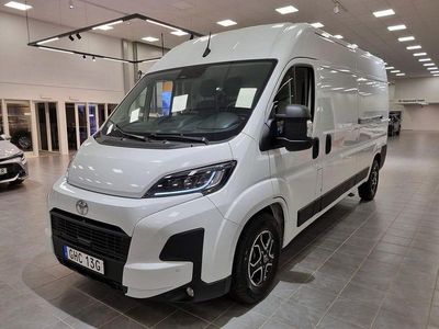 Vit Begagnad 2024 Toyota Proace Minibuss | 489 000 kr