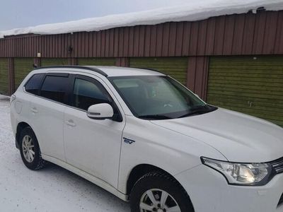 begagnad Mitsubishi Outlander P-HEV 2.0 Hybrid 4WD CVT Euro 5