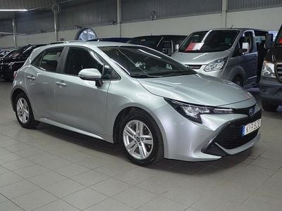 Silver Begagnad 2022 Toyota Corolla Hybrid Active Halvkombi | 199 900 kr (Lite dyr)