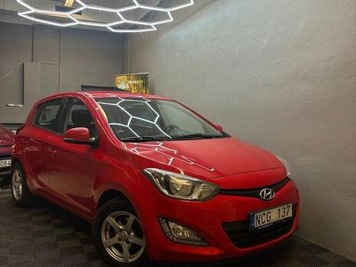 Begagnad Hyundai i20 Premium 84 HK (61 kW) 2012 Röd Halvkombi