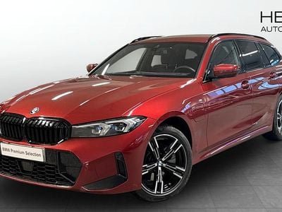 Röd (red) Begagnad 2024 BMW 330e Shadowline Kombi | 494 700 kr