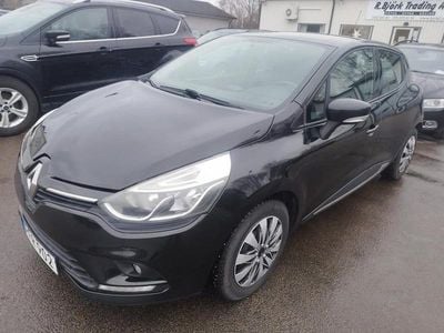 Svart Begagnad 2017 Renault Clio IV Expression Halvkombi | 79 900 kr (Marknadspris)