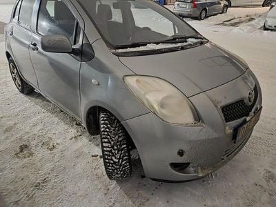 Grå Begagnad 2007 Toyota Yaris Halvkombi | 49 900 kr (Bra pris)