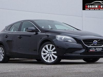 Svart Begagnad 2014 Volvo V40 Momentum Halvkombi | 129 900 kr (Bra pris)