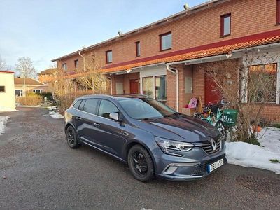 Grå titanium kpn met. Begagnad 2020 Renault Mégane IV Kombi | 135 000 kr (Bra pris)