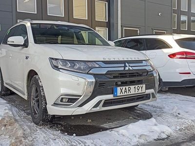 Begagnad Mitsubishi Outlander 224 HK (164 kW) 2019 Metallic SUV