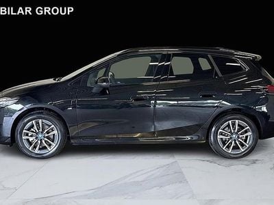 Svart Begagnad 2025 BMW 225 Active Tourer Minibuss | 409 000 kr