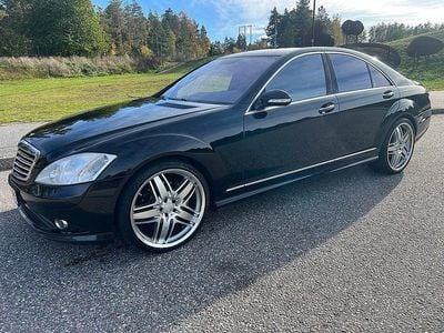 Svart Begagnad 2005 Mercedes S500 Sedan | 129 000 kr