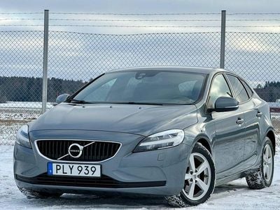 Begagnad Volvo V40 Momentum 152 HK (111 kW) 2017 Grå Halvkombi