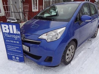 Blå Begagnad 2011 Toyota Verso-S Minibuss | 65 000 kr (Marknadspris)