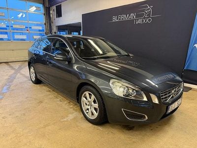 Begagnad Volvo V60 Momentum 163 HK (119 kW) 2010 Grå Kombi