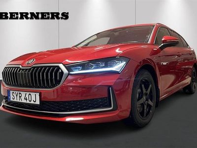 Ny Skoda Superb LAURIN & KLEMENT 193 HK (141 kW) 2025 Röd Kombi