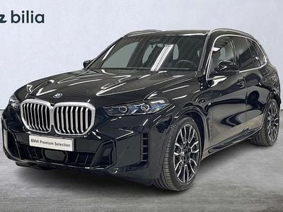 Svart Begagnad 2025 BMW X5 Comfort Edition SUV | 1 039 900 kr (Marknadspris)