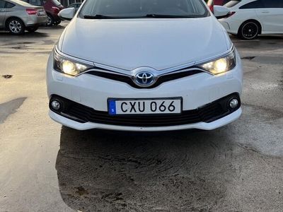 begagnad Toyota Auris Touring Sports Hybrid e-CVT Comfort Euro 6