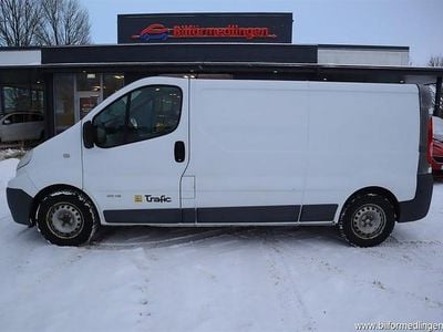 Vit svart Begagnad 2012 Renault Trafic Minibuss | 34 900 kr (Superpris)