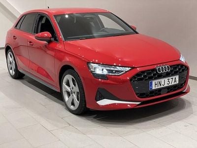Progressivröd metallic Ny 2025 Audi A3 Advanced Plus | 324 900 kr (Marknadspris)
