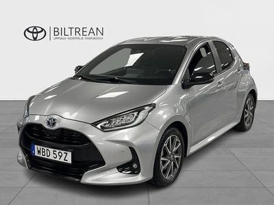 Silver Begagnad 2022 Toyota Yaris Hybrid Style Halvkombi | 229 000 kr (Marknadspris)