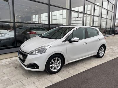 begagnad Peugeot 208 5-dörrar 1.2 VTi, V-HJUL, 360kr/årsskatt