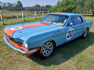 Begagnad Ford Mustang 350 HK (257 kW) 1965 Gulf färgad