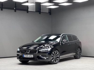 Svart Begagnad 2022 Volvo V60 Kombi | 369 900 kr (Marknadspris)