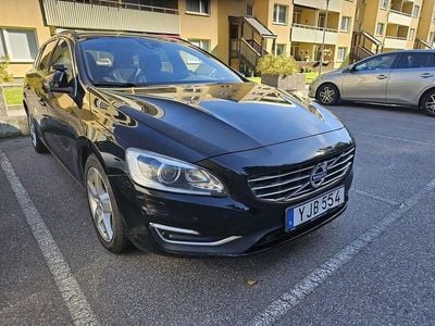 Svart Begagnad 2017 Volvo V60 Momentum Kombi | 139 000 kr (Marknadspris)