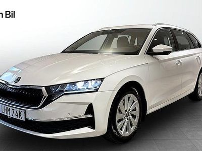 Vit (candy white) Begagnad 2025 Skoda Octavia Selection Kombi | 289 900 kr (Superpris)