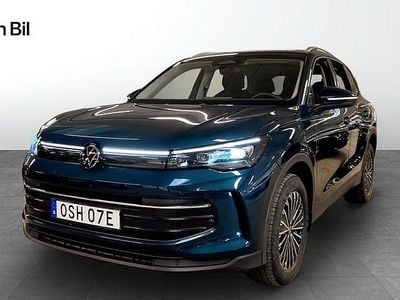 Blå Begagnad 2025 VW Tiguan Life SUV | 474 800 kr (Marknadspris)