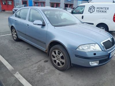 begagnad Skoda Octavia 1.6 MPI Euro 4 Gör det själv 2006, Halvkombi