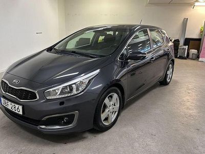 Grå Begagnad 2015 Kia Ceed Halvkombi | 89 900 kr (Marknadspris)
