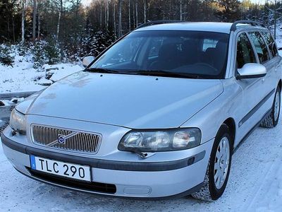 Grå Begagnad 2002 Volvo V70 Kombi | 28 000 kr (Marknadspris)