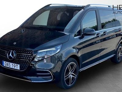 Grå Begagnad 2025 Mercedes V300 Minibuss | 899 000 kr