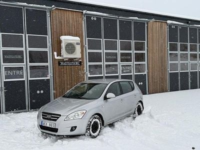 Silver Begagnad 2009 Kia Ceed EX Halvkombi | 49 900 kr (Marknadspris)