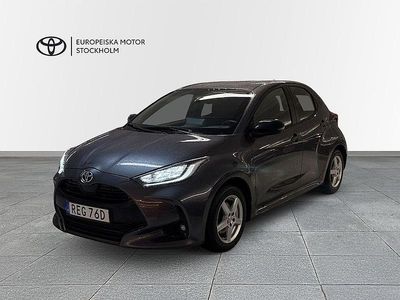 Mörkgrå Begagnad 2022 Toyota Yaris Hybrid Style Halvkombi | 214 800 kr (Marknadspris)