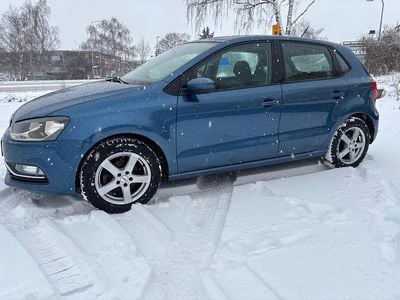 Blå Begagnad 2015 VW Polo Halvkombi | 119 900 kr (Bra pris)
