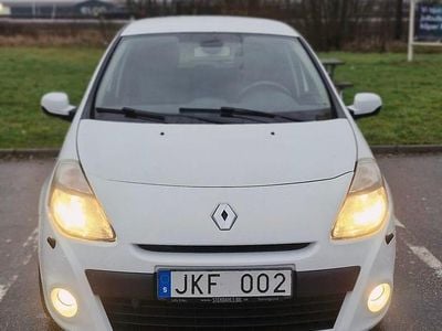 Vit Begagnad 2010 Renault Clio R.S. Halvkombi | 20 900 kr (Marknadspris)