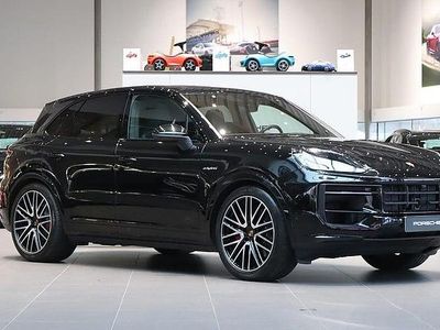 Svart Begagnad 2024 Porsche Cayenne S E-Hybrid SUV | 1 095 000 kr