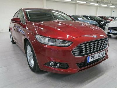 Röd Begagnad 2017 Ford Mondeo Titanium Halvkombi | 229 900 kr (Dyr)