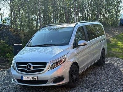 Mercedes V220