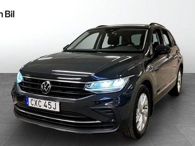 Grå Begagnad 2022 VW Tiguan SUV | 279 800 kr (Marknadspris)