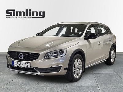 Brun Begagnad 2016 Volvo V60 CC Momentum Kombi | 184 900 kr (Bra pris)