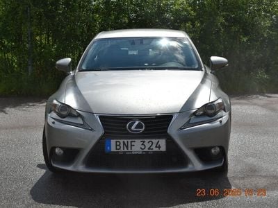 Lexus IS300h